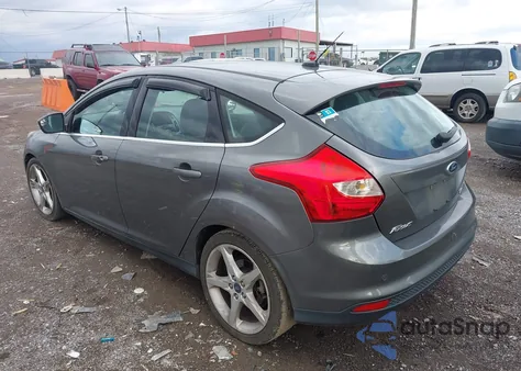 2013 Ford Focus Titanium z USA, uszkodzony, nr VIN 1FADP3N25DL282834